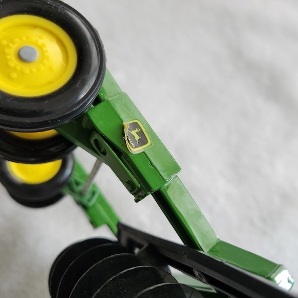 John Deere ERTL Tractor Pedal Disc Harrow, Diecast Metal Attachment 1/16 Scale - Picture 4 of 10